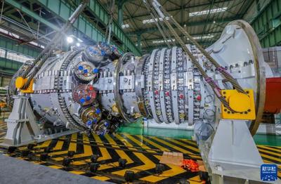 自主研制 300 兆瓦级 F 级重型燃气轮机在上海点火成功