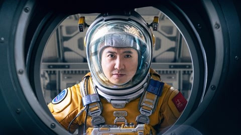 沈腾晒漆黑 “卤蛋” 等待《独行月球》上映